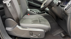 Volvo XC40 2.0 B4P Ultra Dark 5dr Auto Petrol Estate